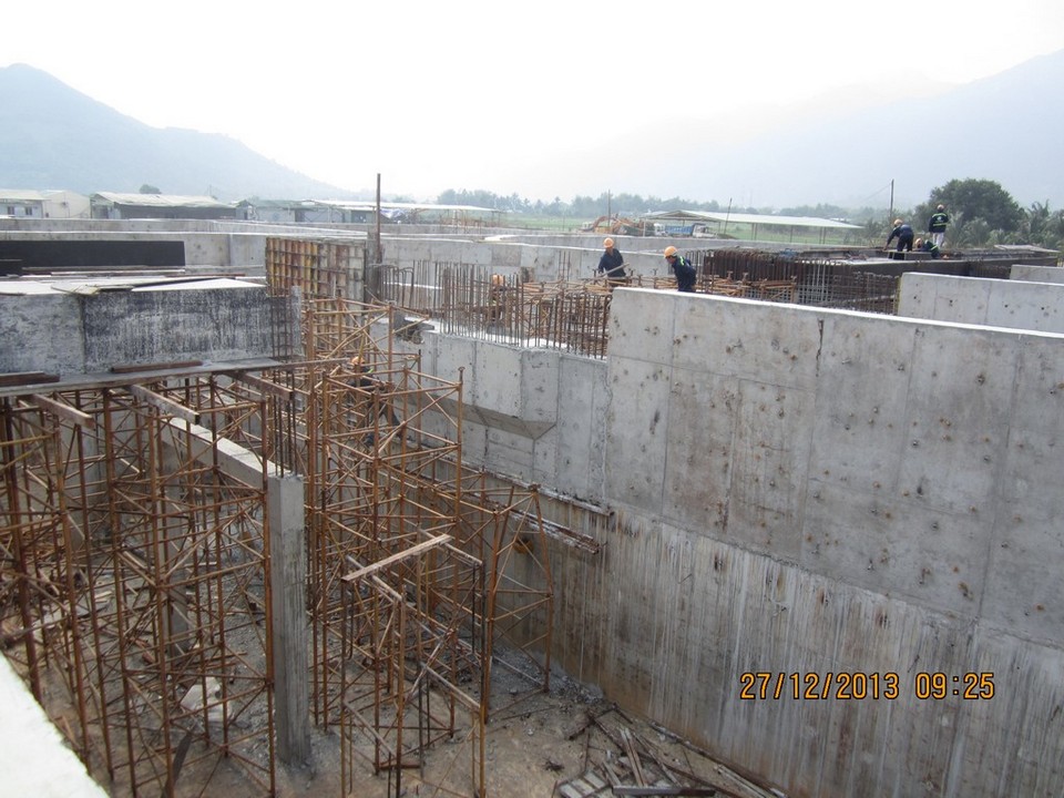 Thi cong lap dung cop pha 1 hang muc cua Muong oxy.jpg